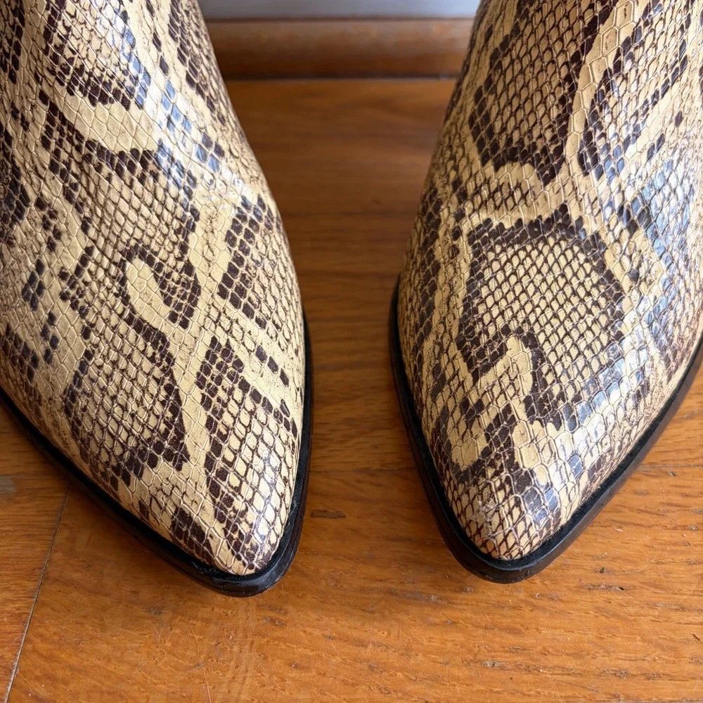 House of Harlow 1960 | Simone Chelsea Ankle Boots Booties Snakeskin Size 8.5